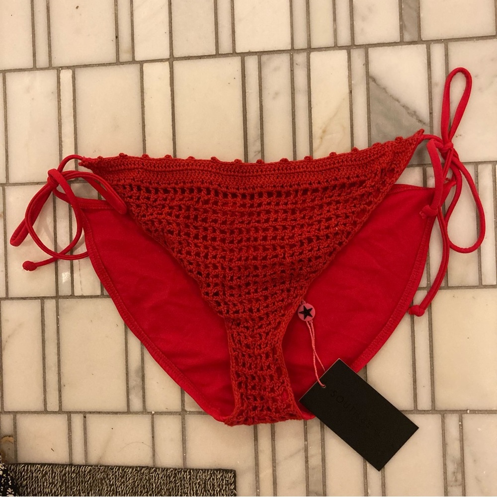 Bikini bottom, red crocheted, Southbeach London, US size 6, NWT